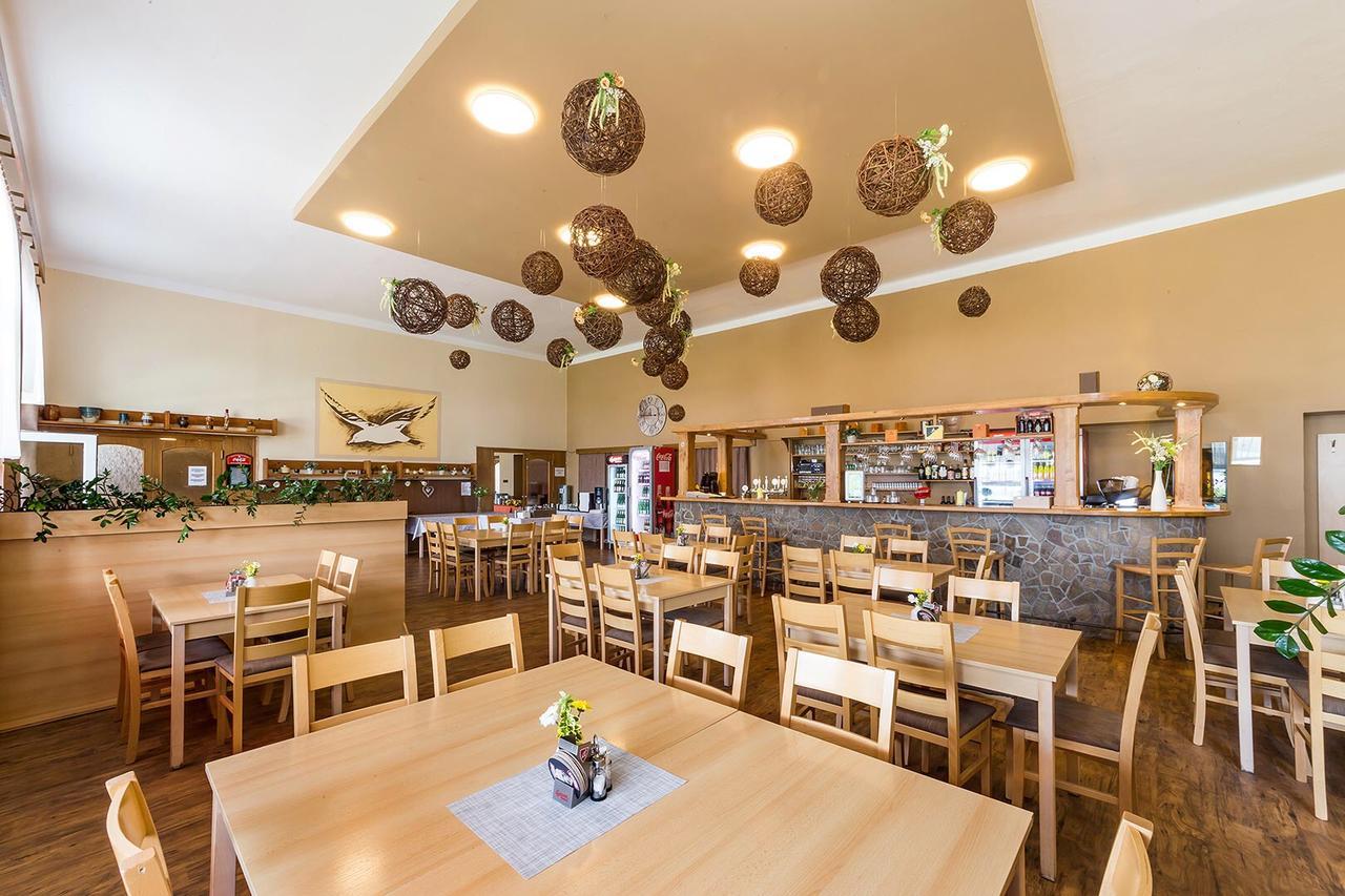 Hotel Racek Černá v Pošumaví المظهر الخارجي الصورة